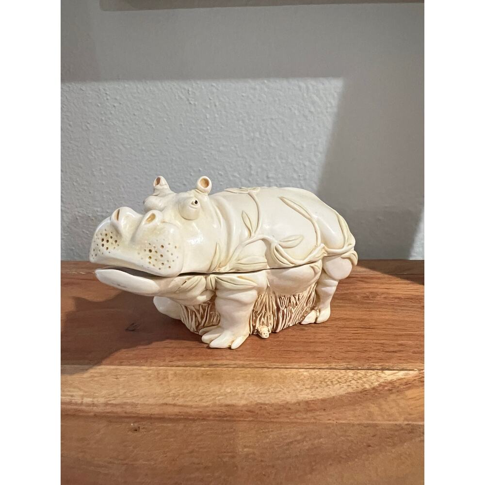 Harmony Kingdom Straight From The Hip Hippo Hippopotamus Trinket Figure